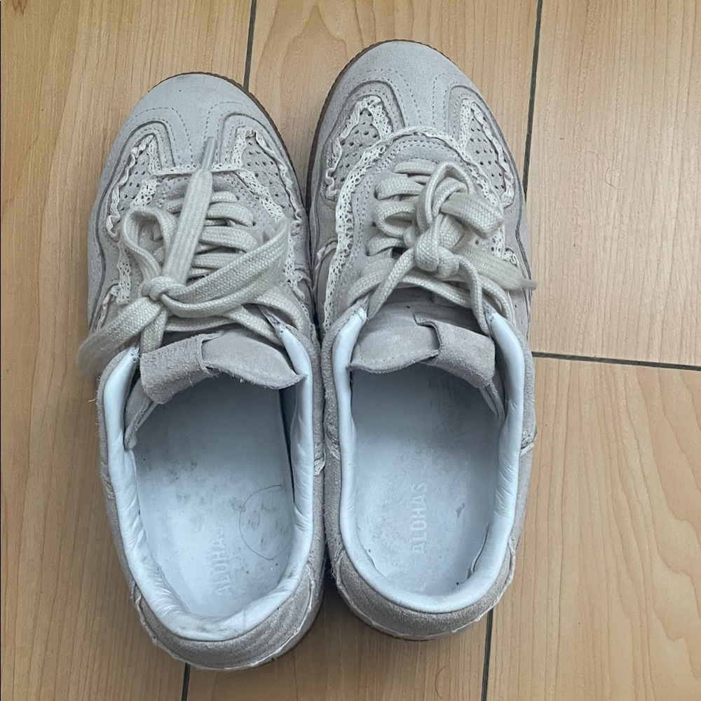 Alohas Cream Lace-Up Sneakers